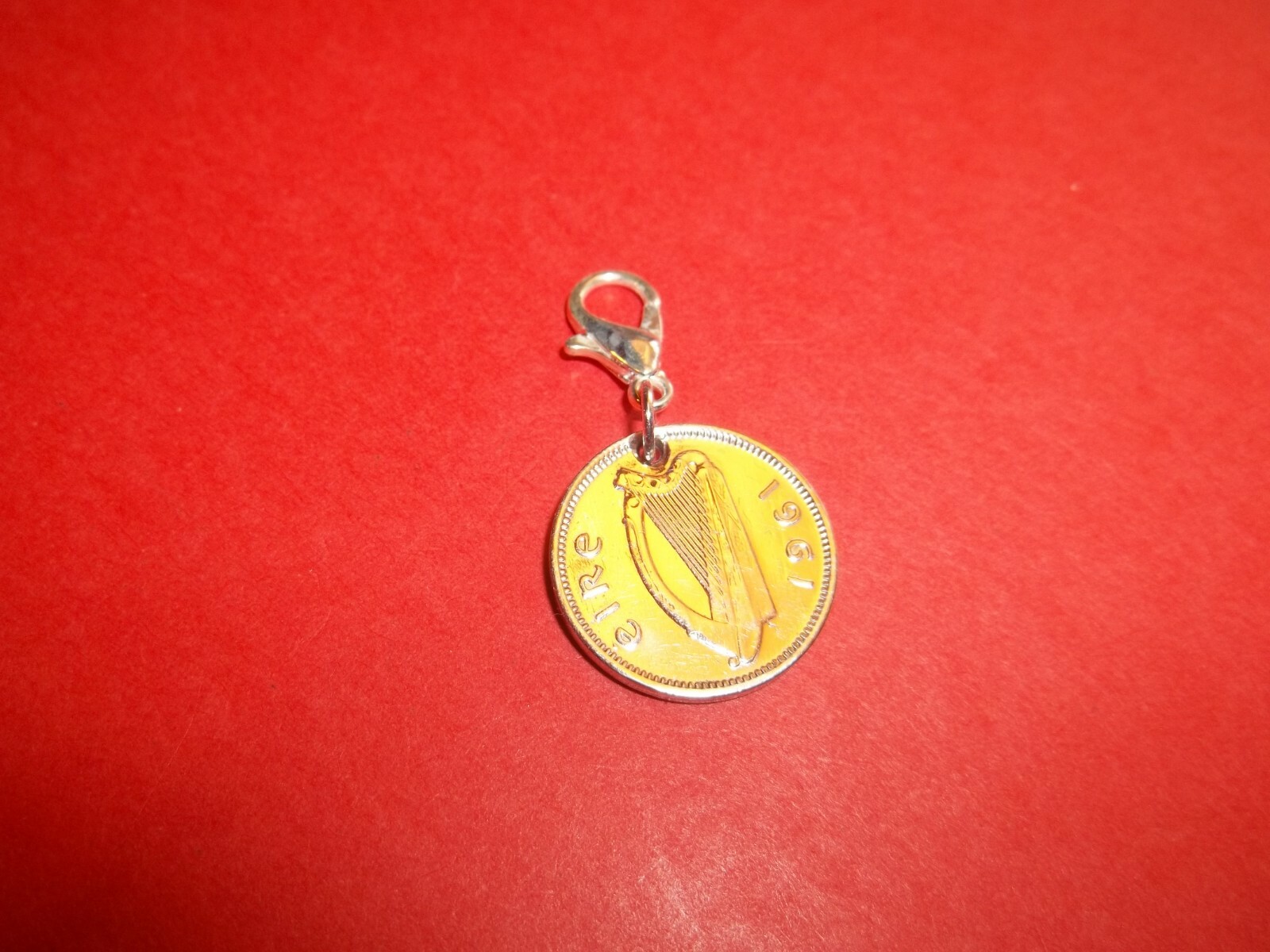 THREE PENNY COIN – IRISH HARE – HIGHLY POLISHED PENDANT / CHARM – 1942 to 1968