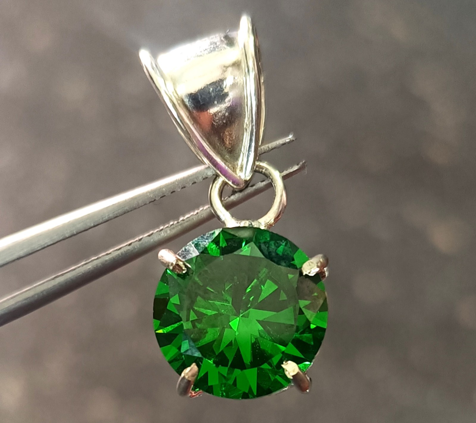 Round Tsavorite Jewelry 22 Ct Green Garnet Sterling Silver Pendant With Chain