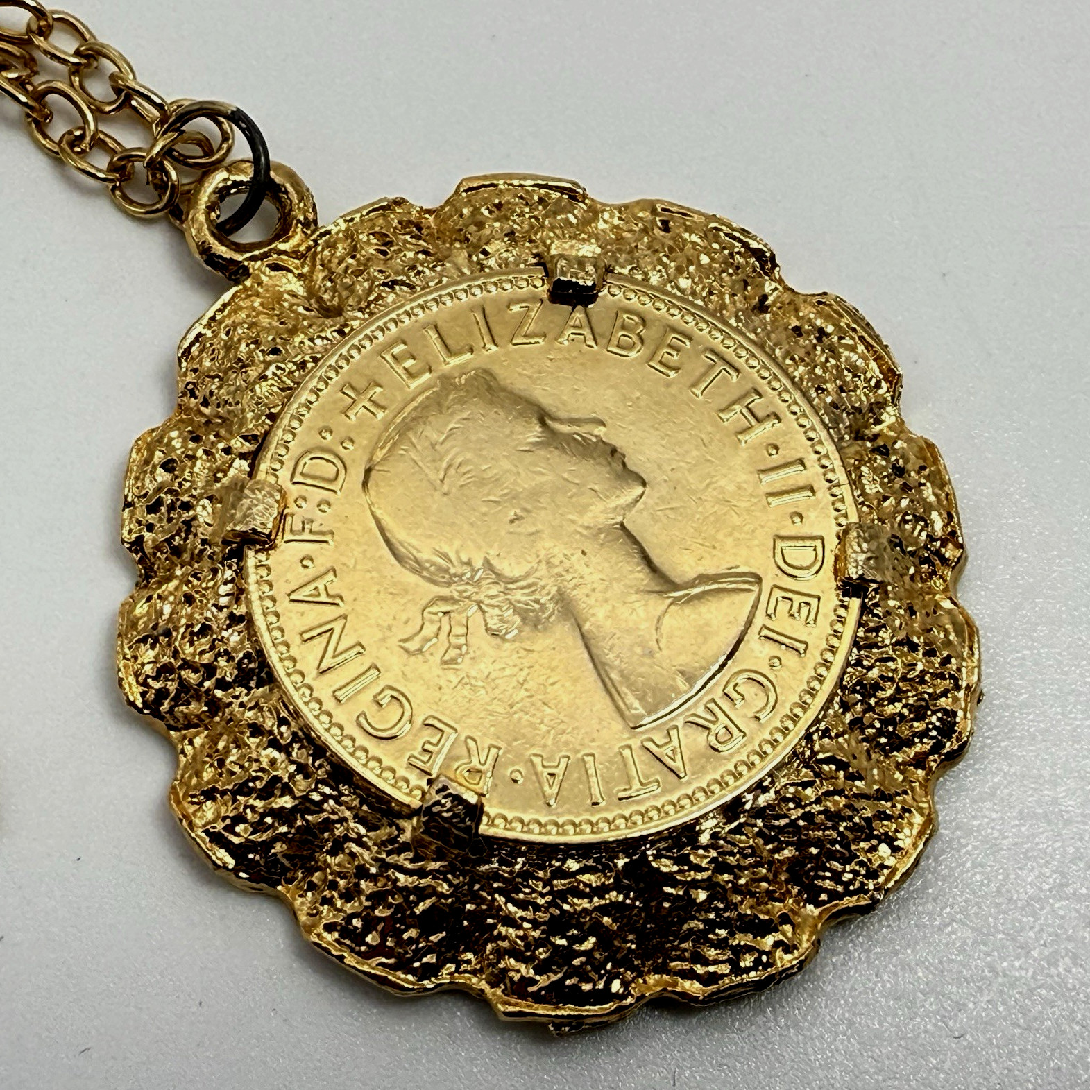 Necklace Vintage Queen Elizabeth II Coin Pendant Gold Tone Medallion Jewellery