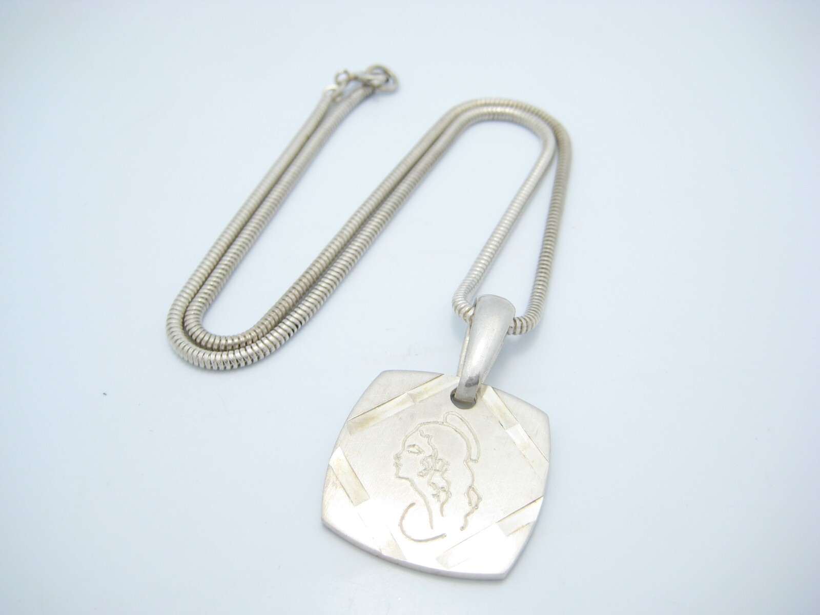 150 AR 800 Silver 2.2mm Snake Lady Figure Pendant Chain Link Necklace 16″