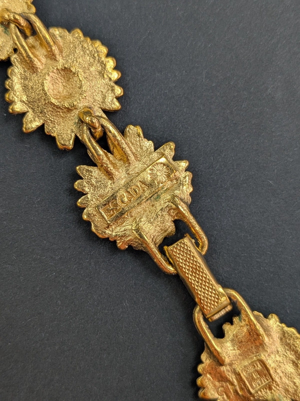 VINTAGE 1990’S? ESCADA FRENCH DESIGNER GOLD TONE ‘DAISY’ NECKLACE