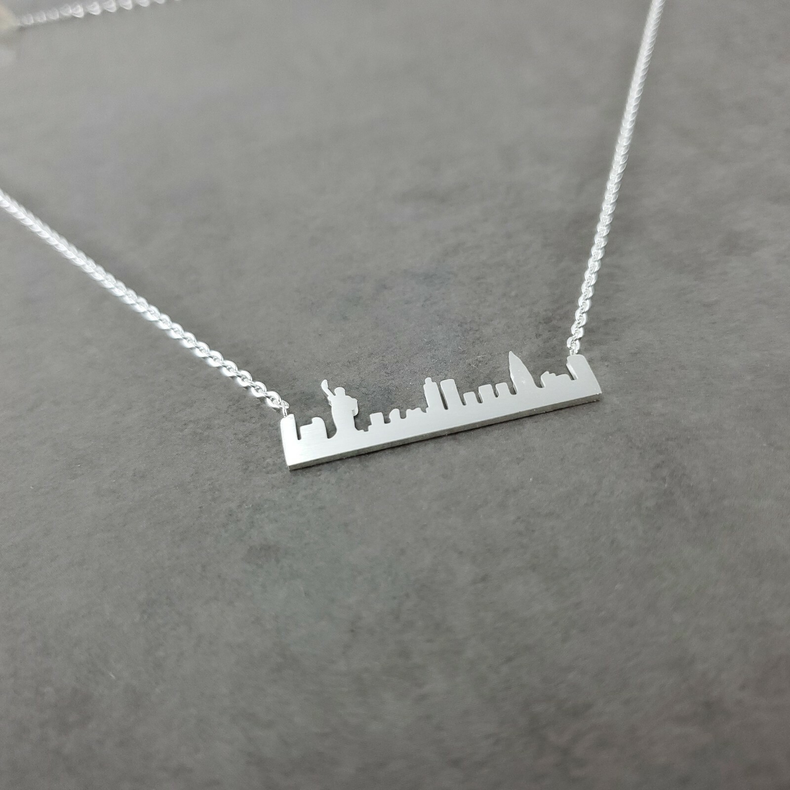 New York City Skyline SILVER Plated Necklace NYC Manhattan Liberty Freedom