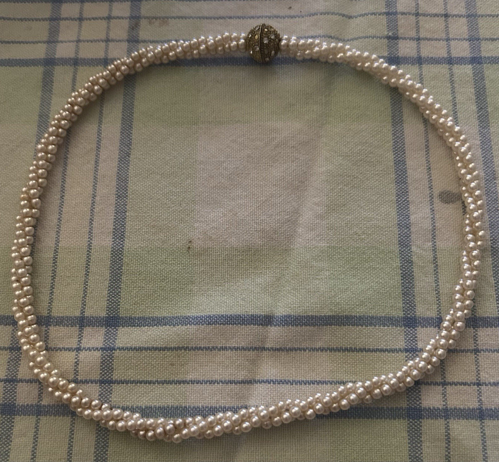 White Imitation Pearl Beaded Choker Necklace Gold Tone Magnetic Rhinestone Clasp
