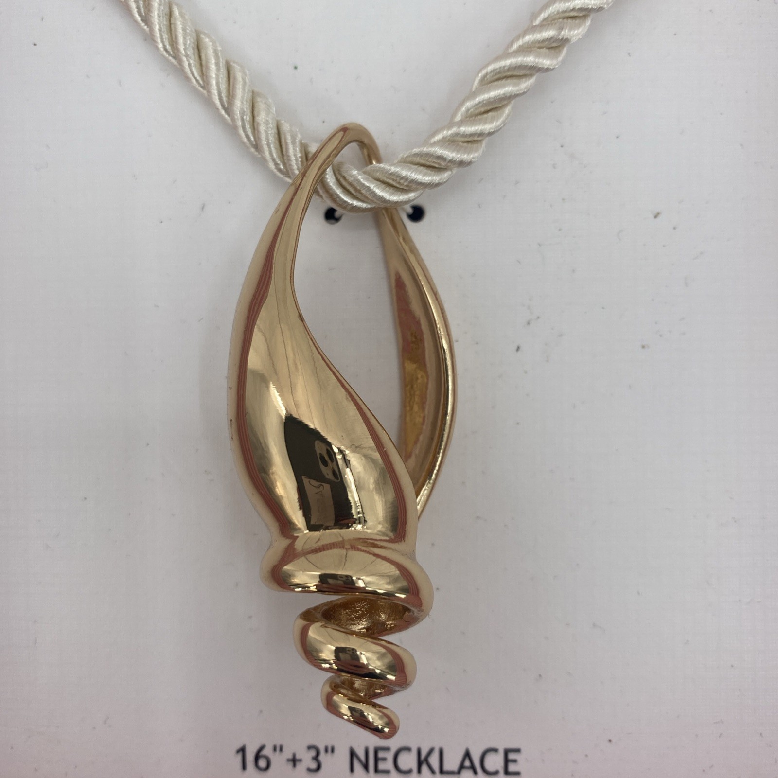 House of Harlow 1960 Necklace Gold Tone 3″ Conch Shell Pendant 16″ Ivory Cord