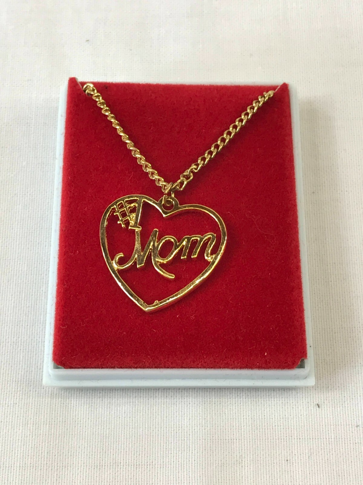 Number One Mom Necklace Heart Pendant Gold 18 Inch Chain New in Case Mothers Day