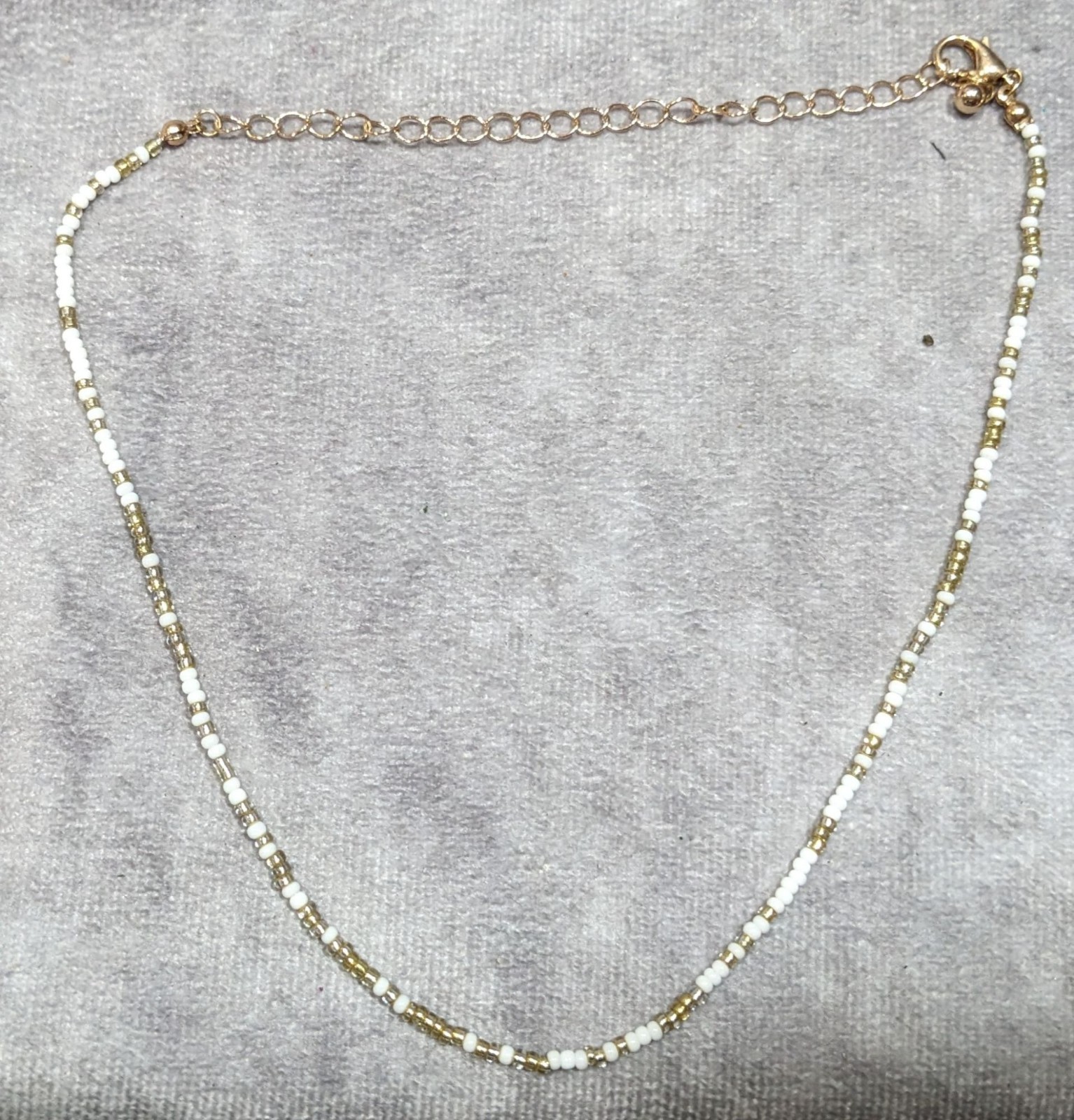 Simple Casual White And Gold Tone Glass Beaded Necklace