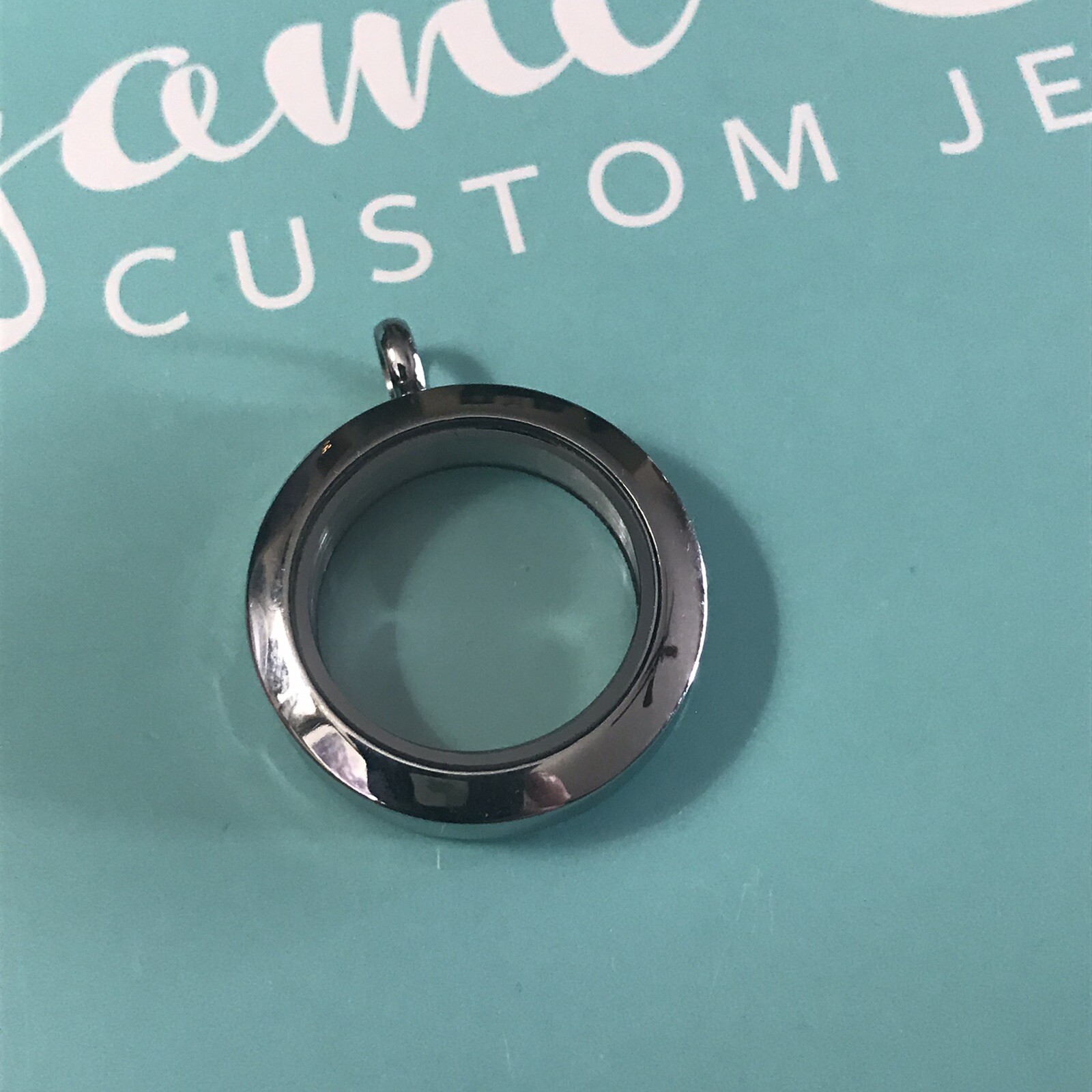 Authentic Origami Owl LK1006 Medium Silver Hinge Locket “New”