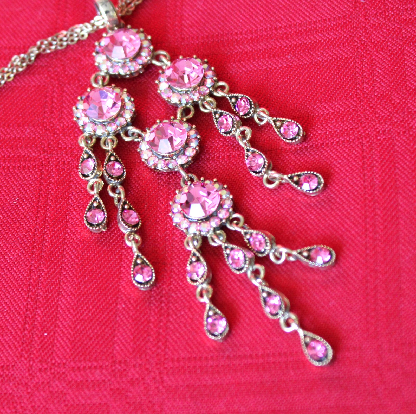 BARBIE WORTHY PINK CRYSTAL CHANDELIER NECKLACE ON TRIPLE STRAND GOLD TONE CHAIN