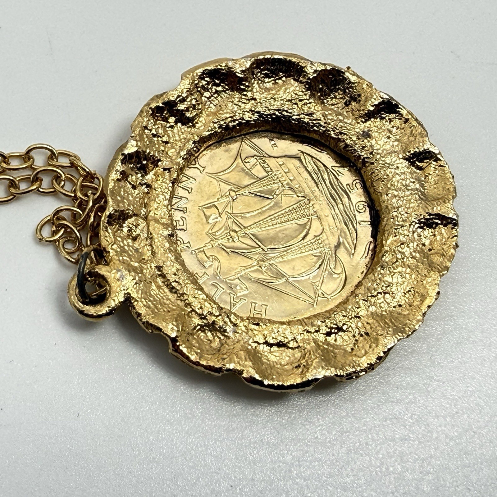 Necklace Vintage Queen Elizabeth II Coin Pendant Gold Tone Medallion Jewellery