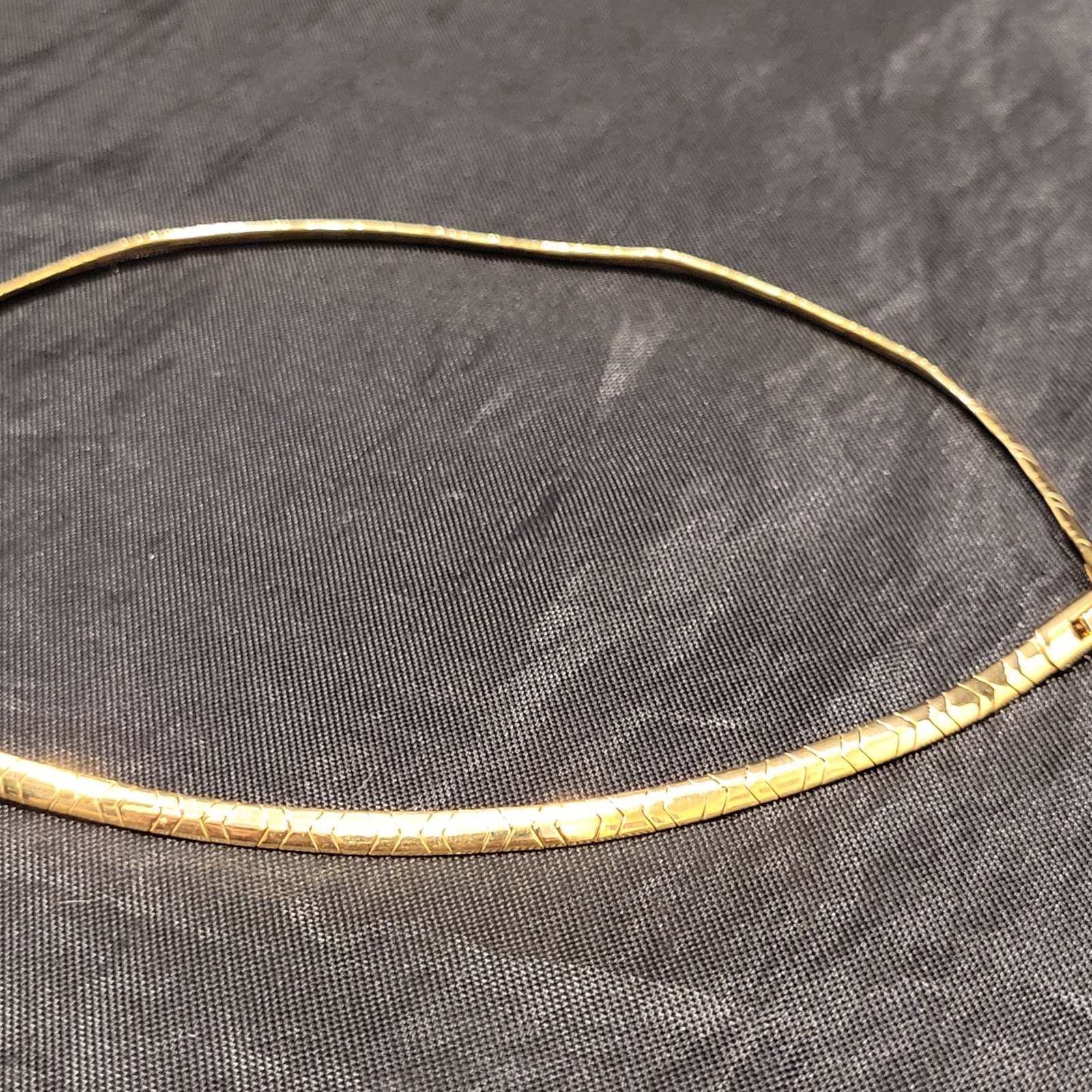Herringbone 16″ Gold Tone Plate Necklace Flat Collar Style