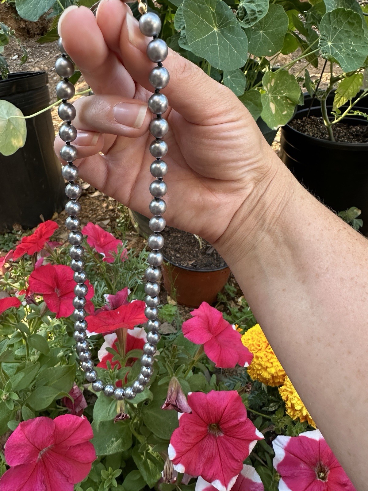 Vintage 1980s Gray Simulated Pearl Beaded Strand Necklace with Oval Charm Clasp