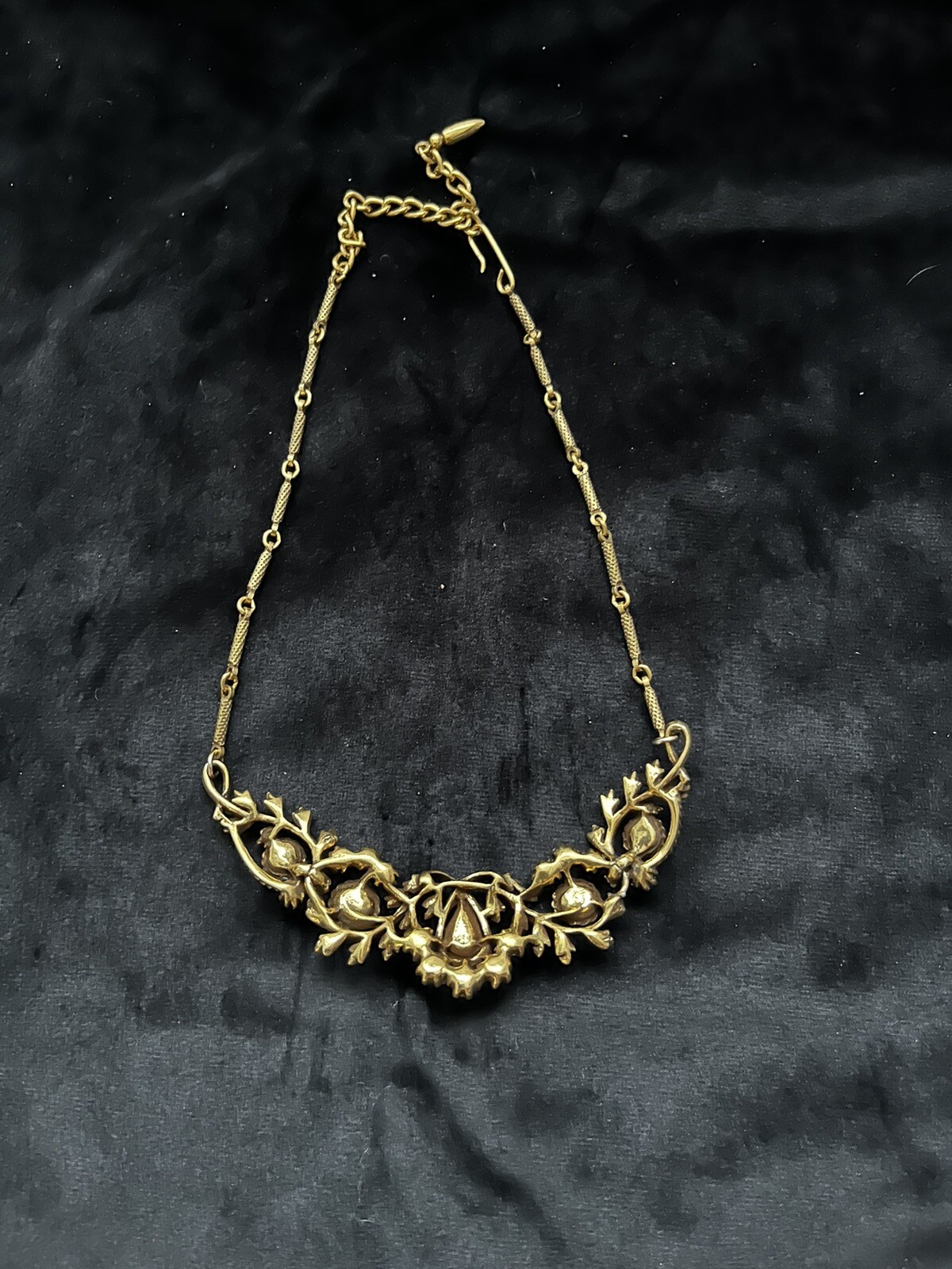 Floral Bib Jointed Collar Vintage Look Figure 8 Puddling Bezel & Prong Set