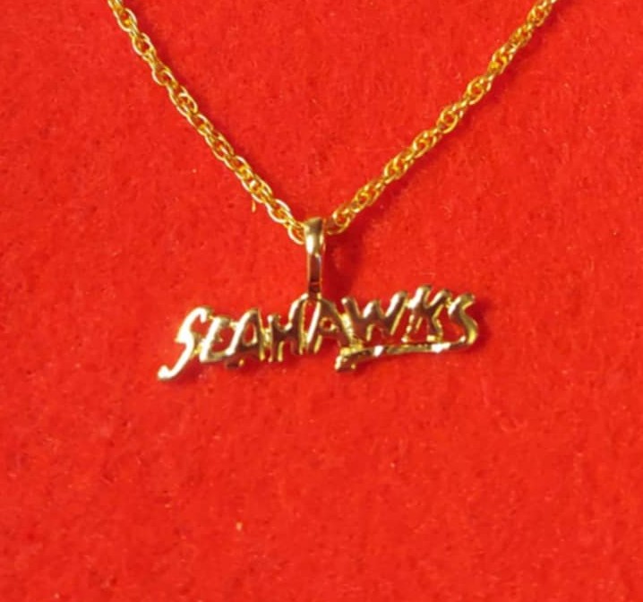 SEATTLE SEAHAWKS SPORTS TEAM 14KT GOLD PLATED CHARM WITH 20″ ROPE CHAIN