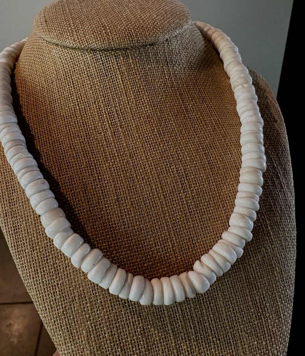 Vintage 19.25 Inch Hawaiian Puka Shell Necklace Large 20mm Shells 73.5 Gr