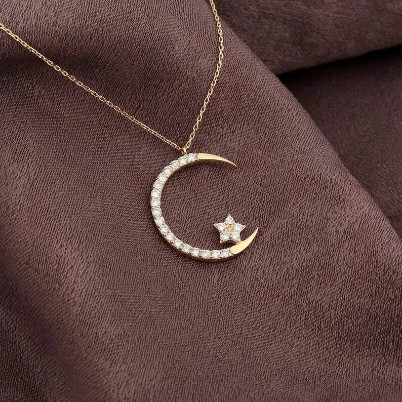 Round Cut Simulated Diamond Beautiful Pendant With Chain 14k Yellow Gold Plated