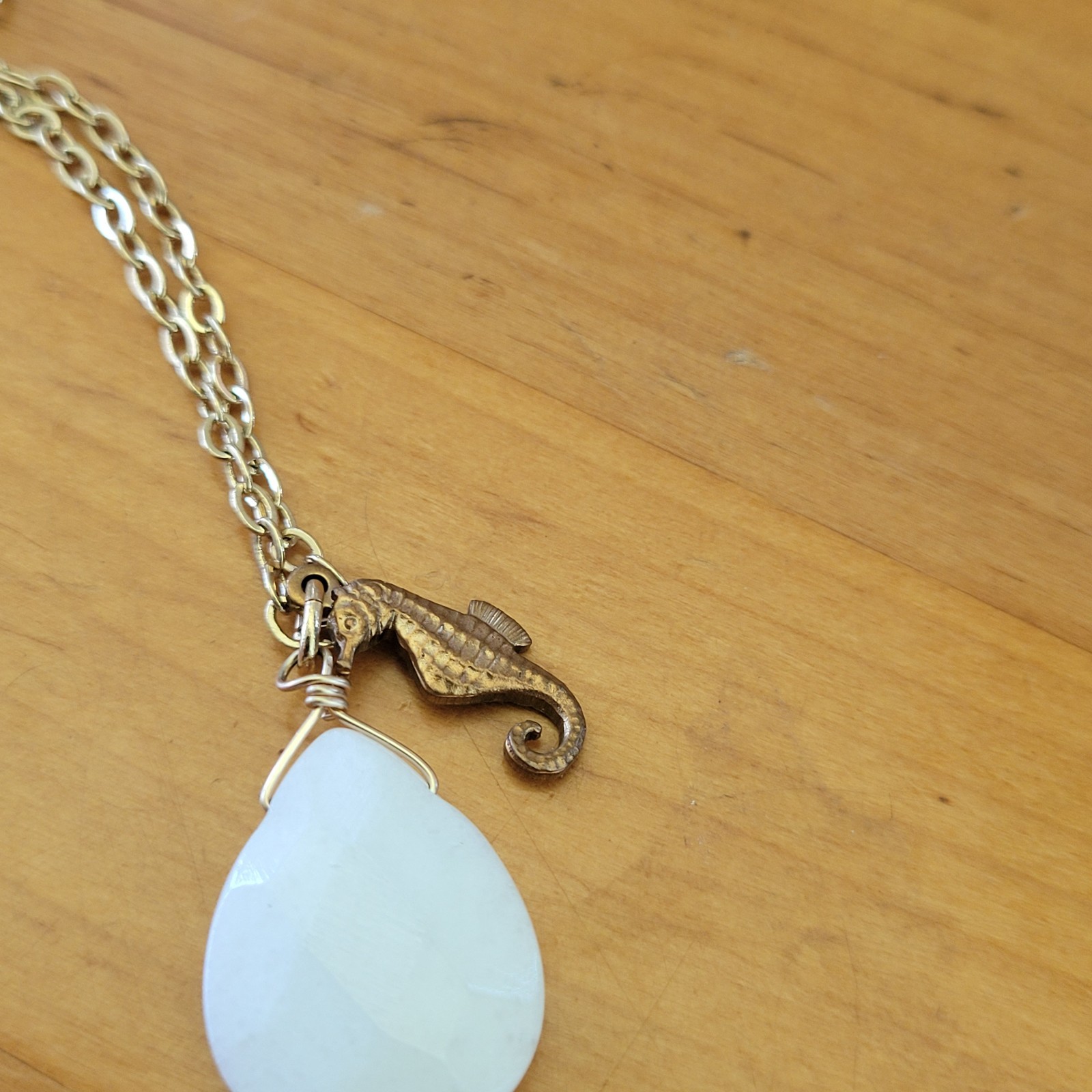 JAMI White Agate Seahorse Pendant Necklace Silver Tone Beach Boho