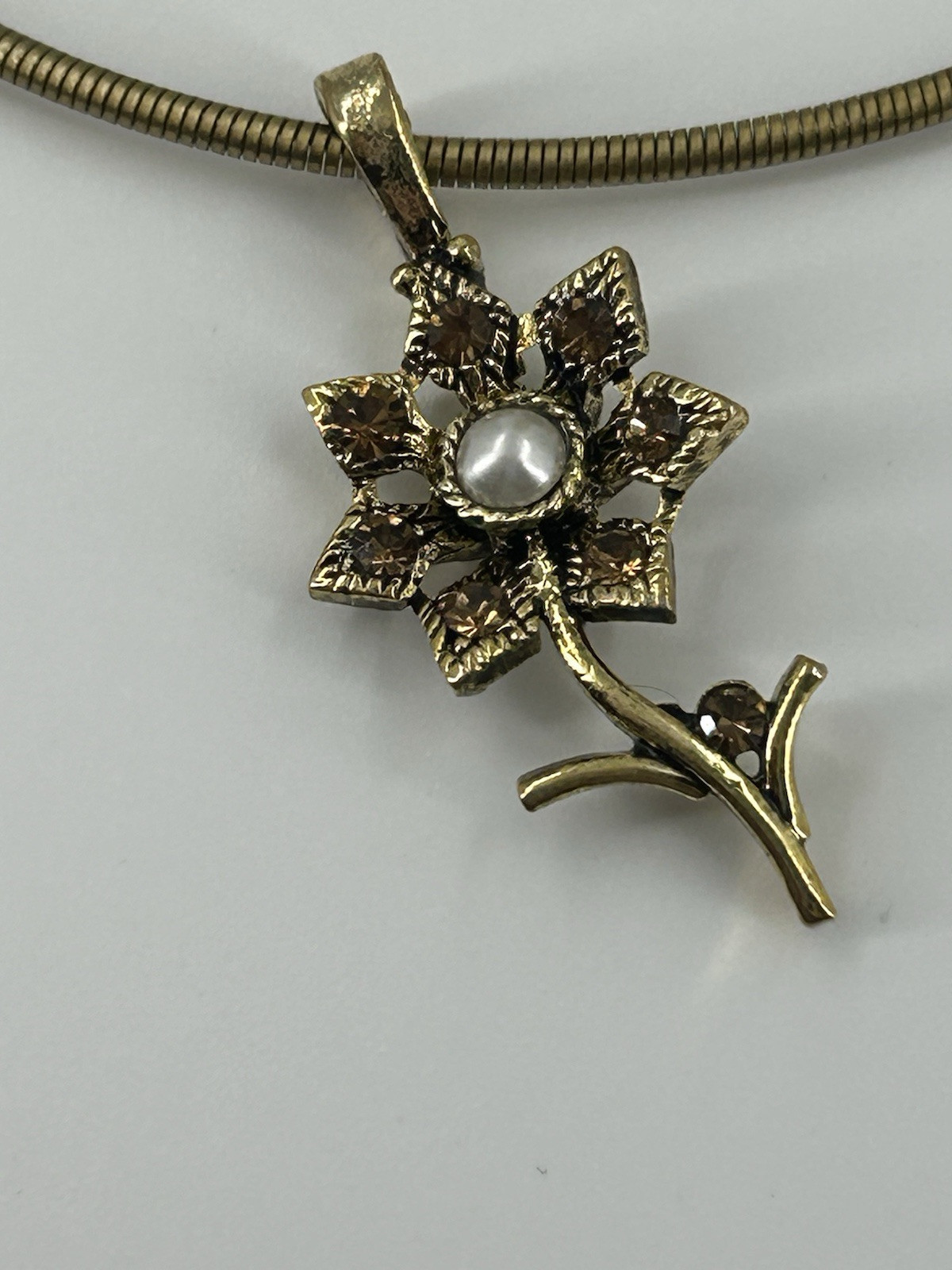 Kusum Creation Jewelry Set Gold Tone Choker Necklace Flowers earrings Faux Pearl