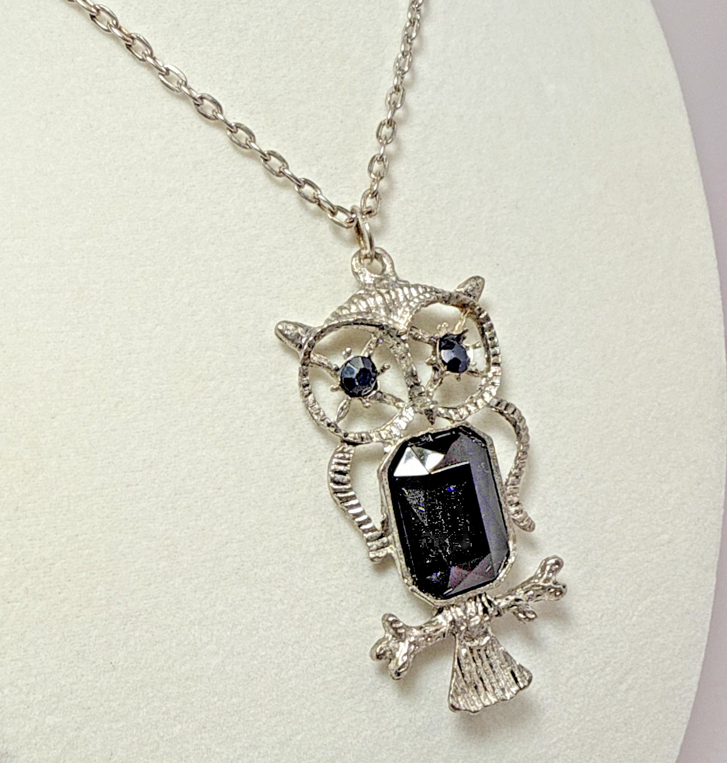 Vintage Style Silver Tone Owl Pendant Necklace Black Rhinestones