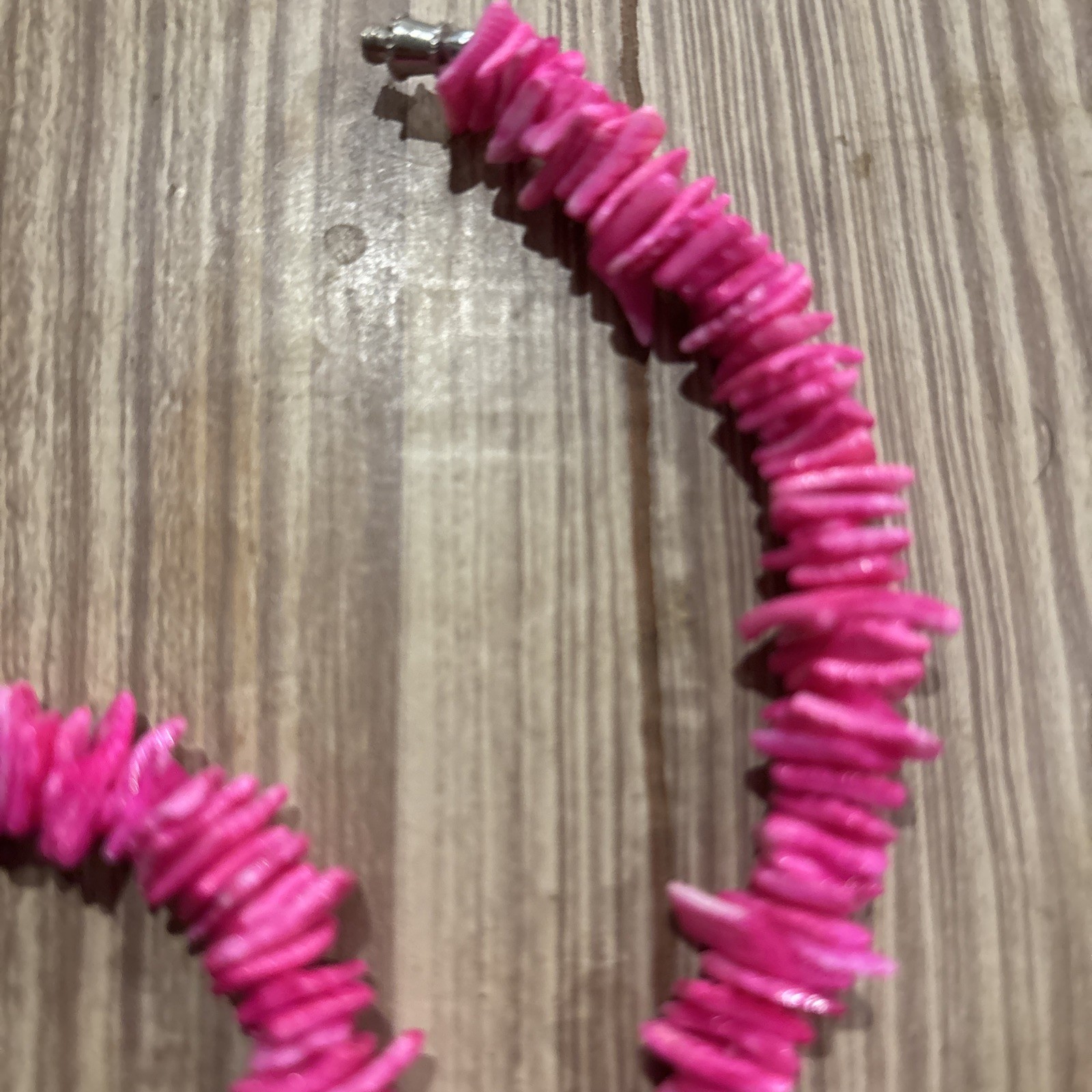 V Pretty fashion jewelry Hot Pink Beads Necklace 16 Inch Long Unisex