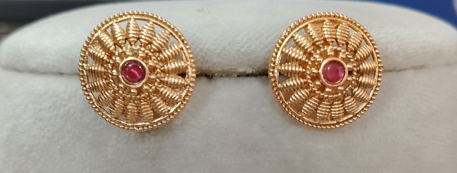 Rabiya Handcrafted Gold Tone Pendant Of Ruby Polki Necklace Set Roz Jewellers.