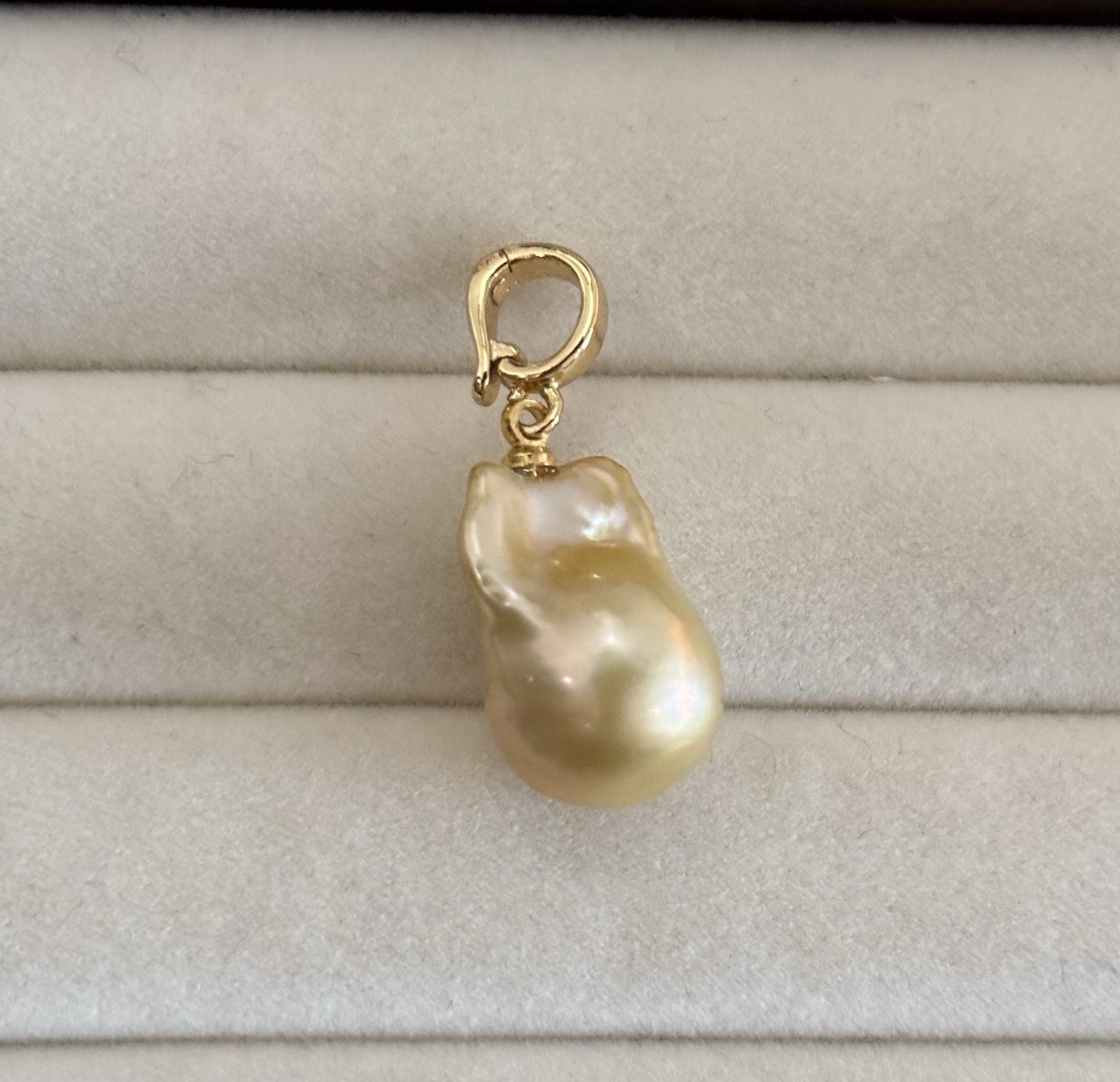 Warm Golden Baroque Pearl Pendant | Fully Openable Gold Plated Clasp | Charm