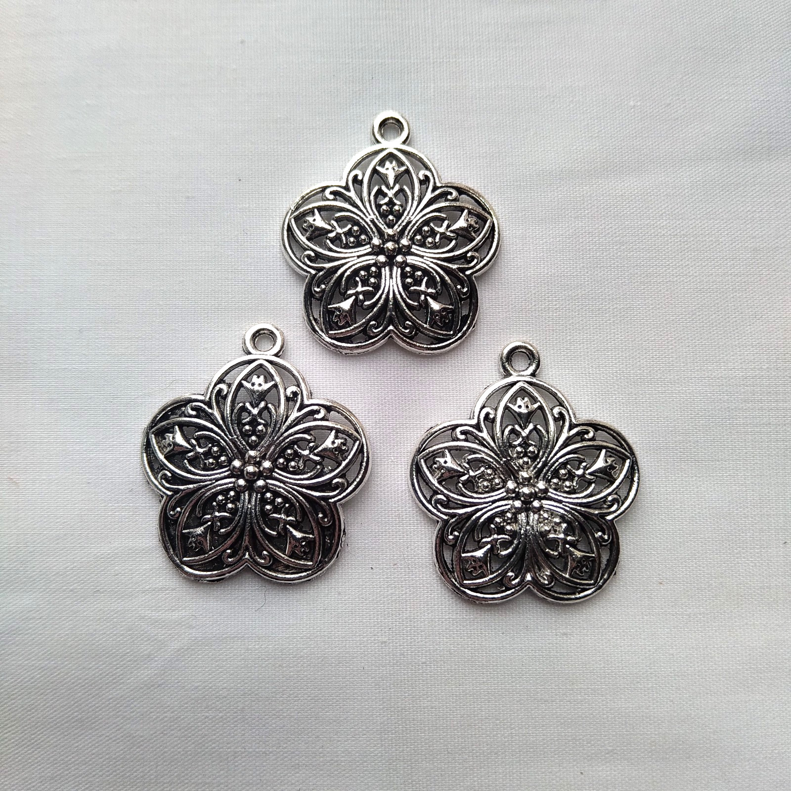 Flower Pendant Bead 3Pcs 30x26x2mm Tibetan Silver DIY Floral