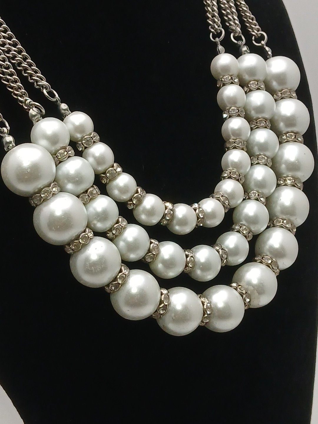 CATO 1946 BRAND silvertone layerd graduated faux pearls clear stones necklace