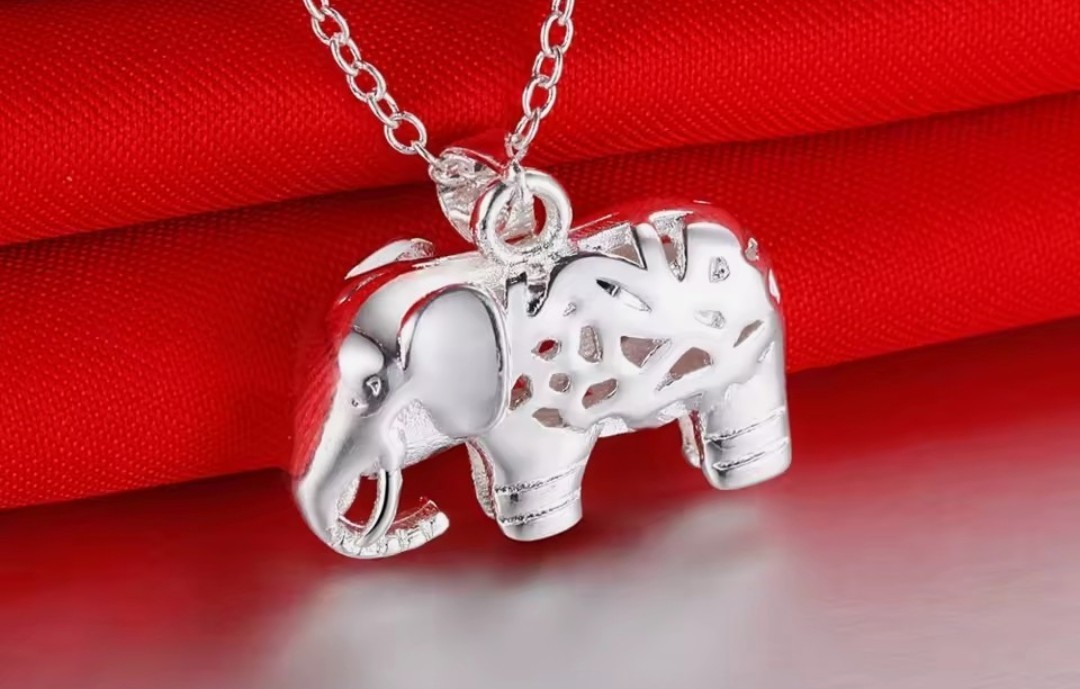 Elephant Charm Pendant Necklace Silver Tone Metal Cable Chain, No Stone