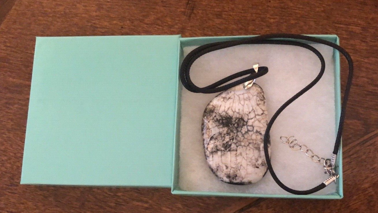 TALISMAN OF HOWLITE GORGEOUS PENDANT NECKLACE/FREE GIFT BOX