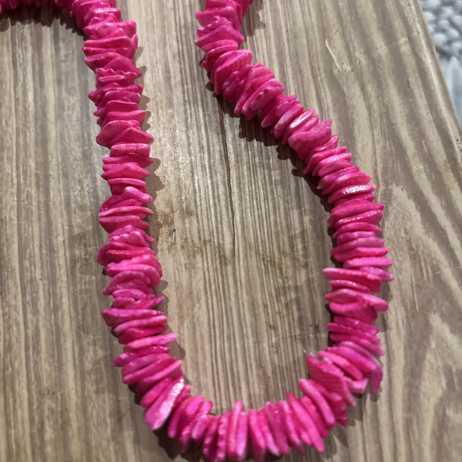 V Pretty fashion jewelry Hot Pink Beads Necklace 16 Inch Long Unisex
