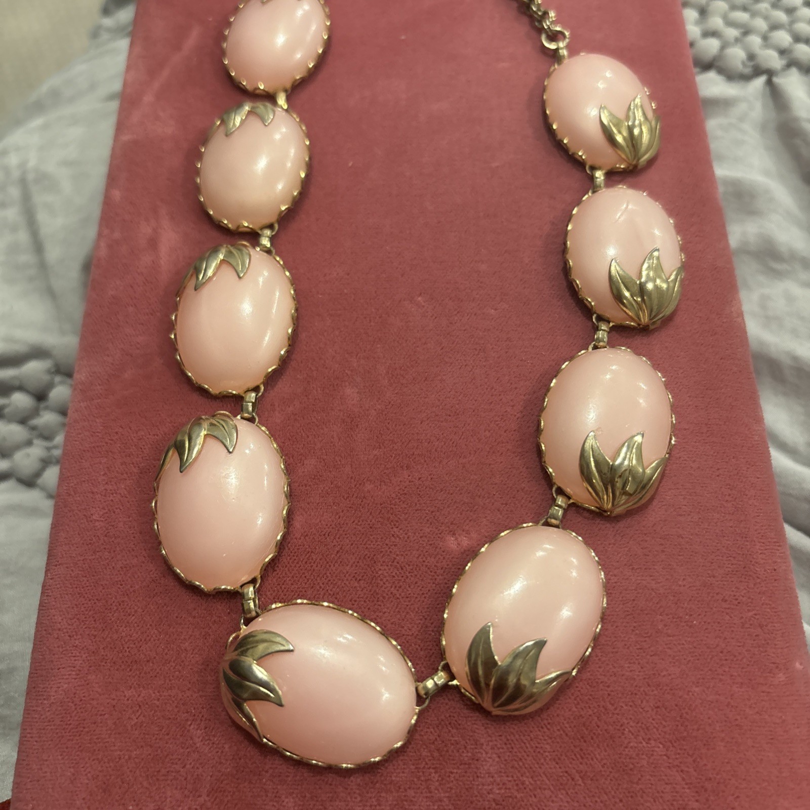 V Elegant Fashion Jewelry Necklace Light Pick 17 Inches Long