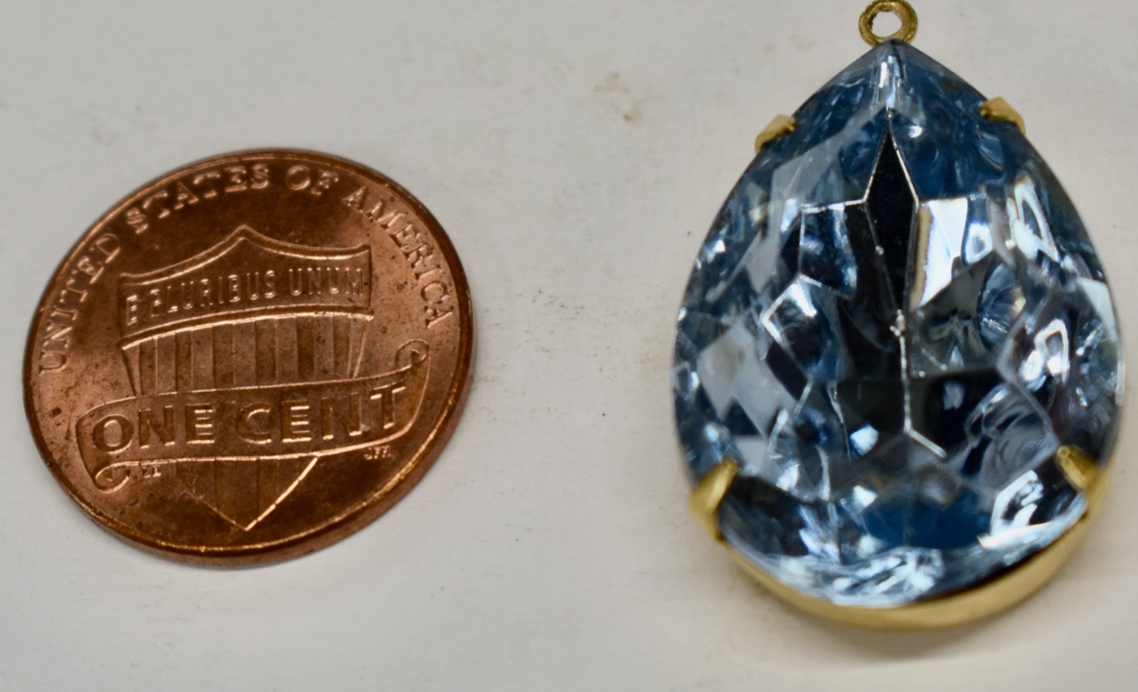 VINTAGE LARGE LIGHT SAPHIRE BLUE GLASS TEAR DROP PENDANT BEAD • 25x18mm BRASS