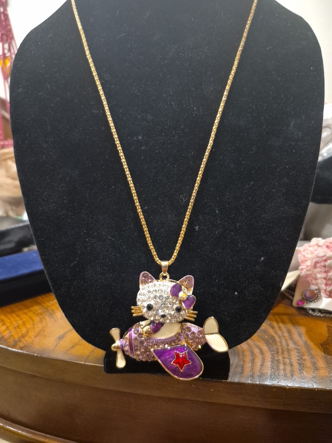 BETSEY JOHNSON PENDANT COME FLY WITH ME CAT N A PLANE WITH A GOLD CHAIN AND TAG