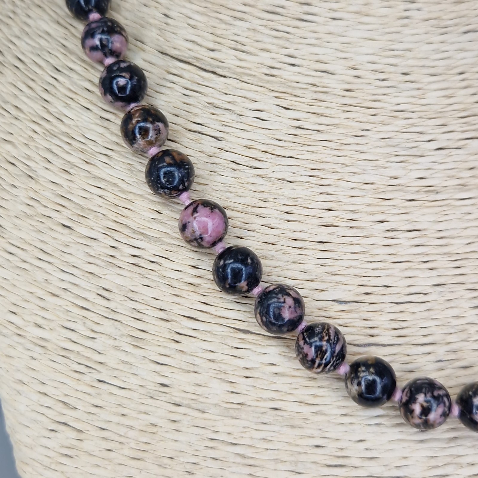 Rhodonite Beaded Necklace Black Lace Pattern Gemstone Healing 46cm Hand-knotted