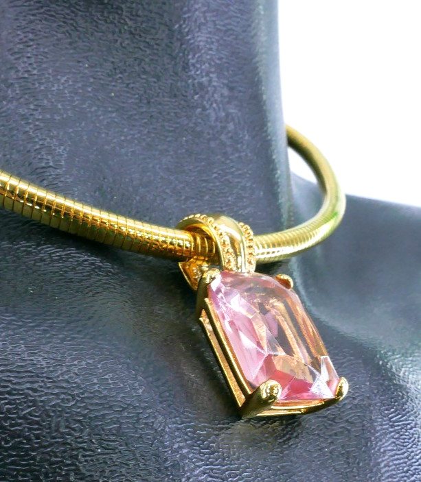 JOAN RiVERS FACETED EMERALD CUT PiNK GLASS GEMSTONE PENDANT 20″ CHOKER NECKLACE