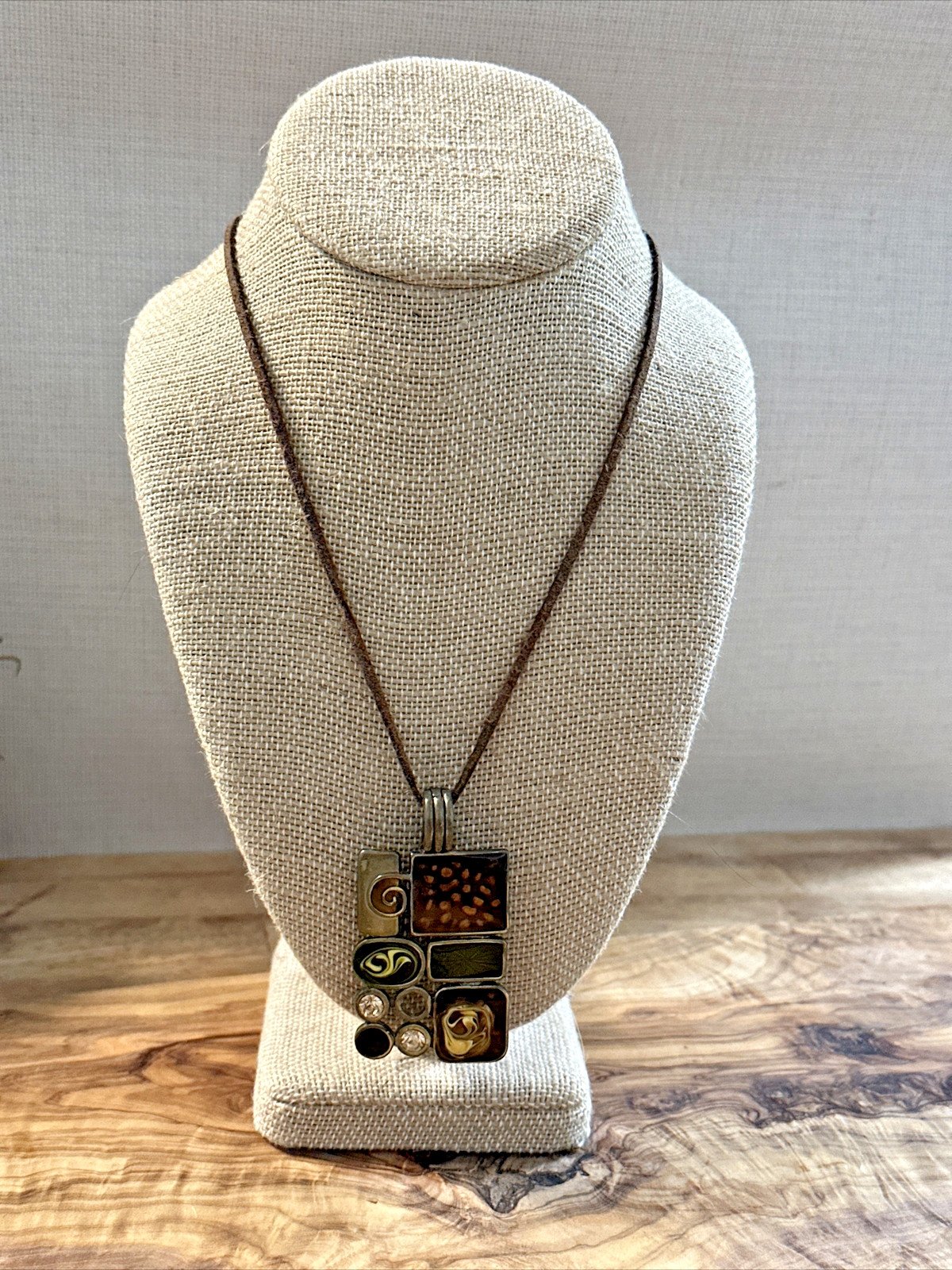 Premier Designs Necklace Pendant “GALLERY” with Brown suede Magnetic Closure