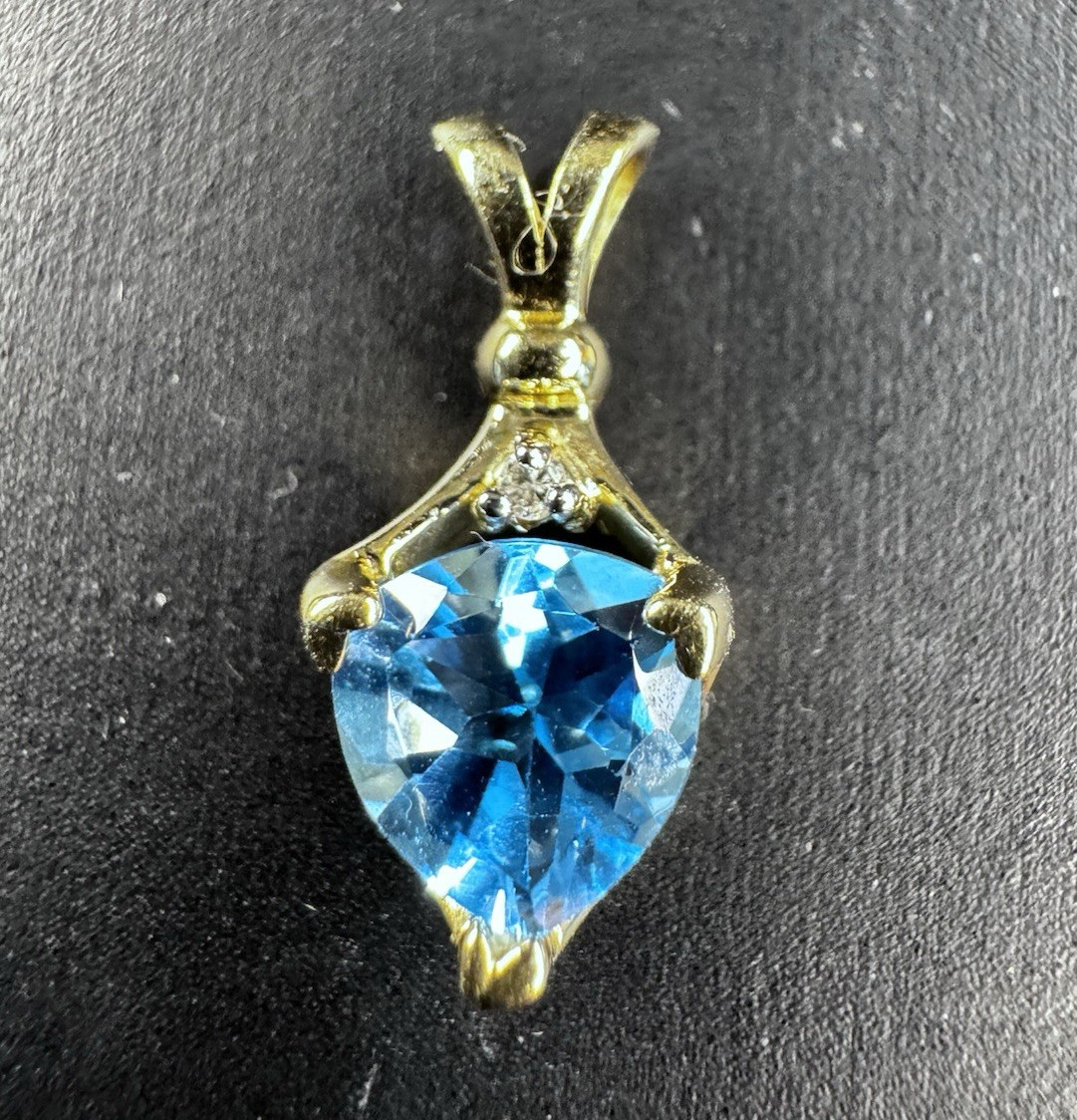 10K Yellow Gold Pendant Trillion-Cut Swiss Blue Topaz