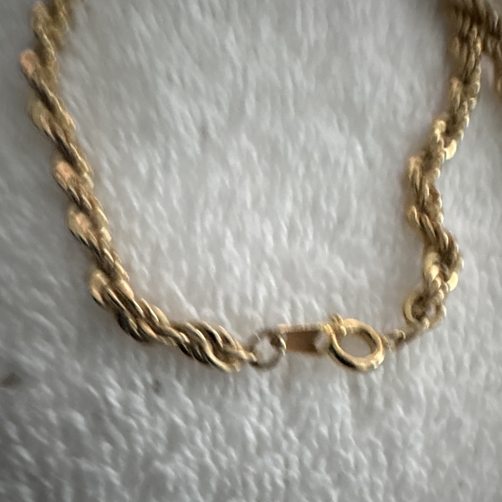 Gold Tone Rope Chain Necklace Green Heart Charm Pendant Prong Set Spring Ring