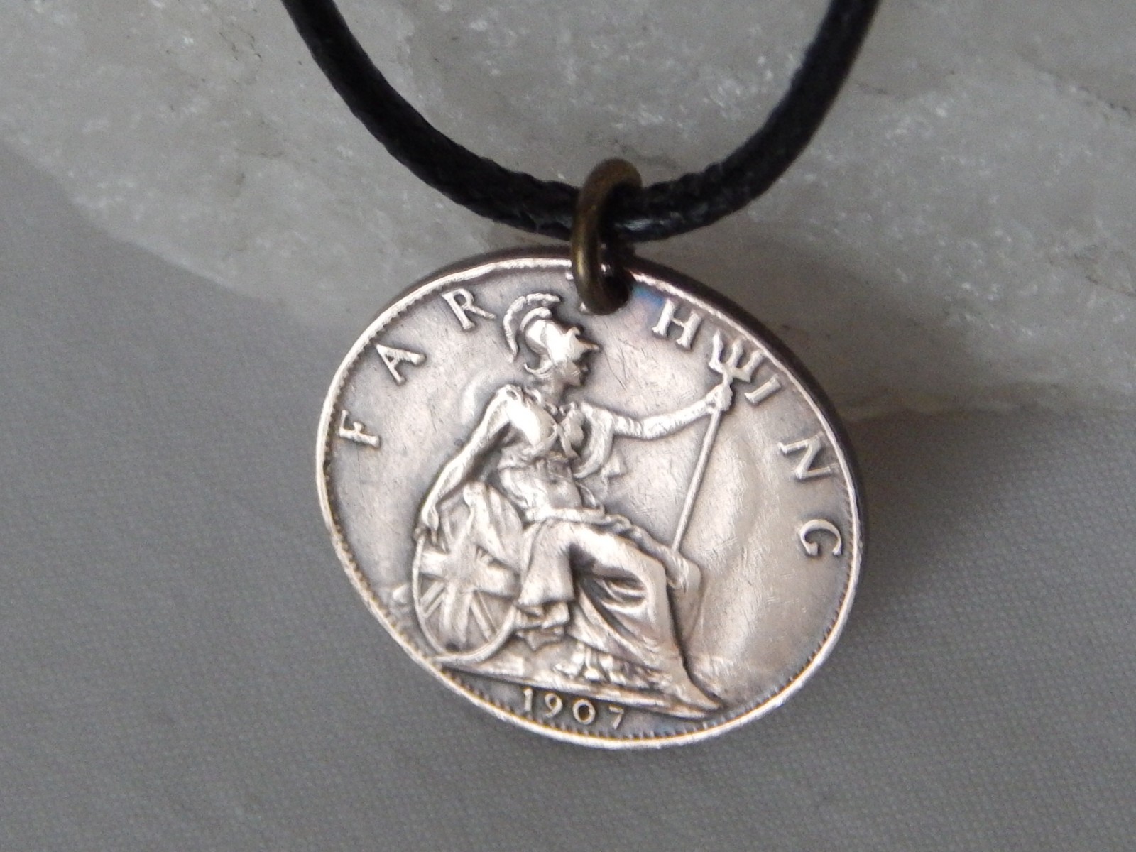 Antique 1907 Britain Bronze Farthing Coin Pendant Necklace Trident Shield #218