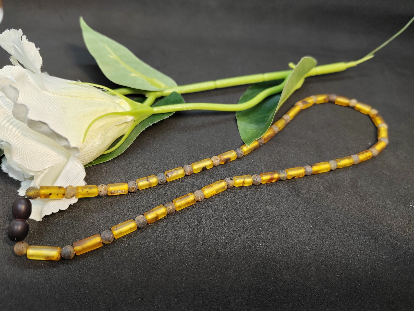 Baltic Amber Necklace for unisex adults, cilinder-round beads 45 cm