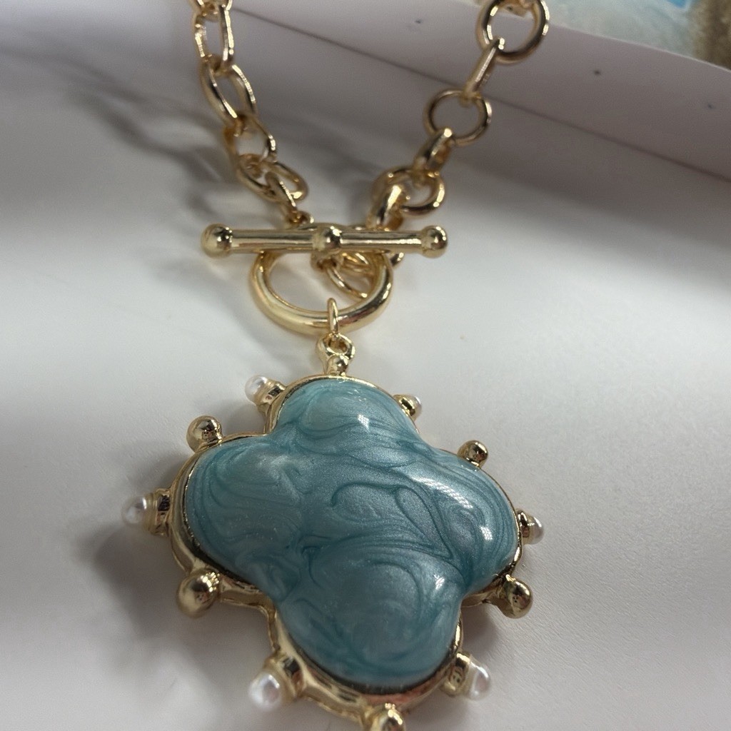 Gold Tone Round Link Chain Necklace Toggle Clasp Blue Clover Charm Pendant