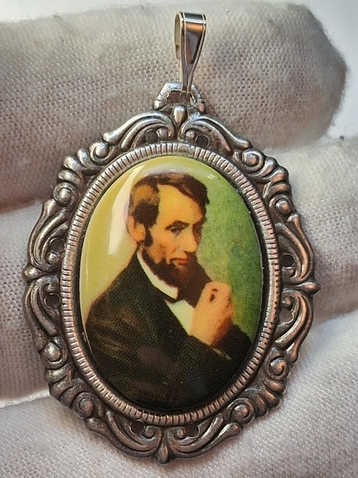 Gothic-Style 1½” X 1¼” Abraham Lincoln Cameo Pendant, Sterling .925 Hoop