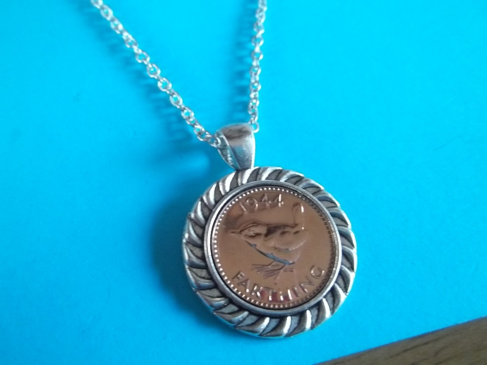 WREN FARTHING – LIMITED EDITION – SILVER CASED PENDANT NECKLACE – 1938 to 1955