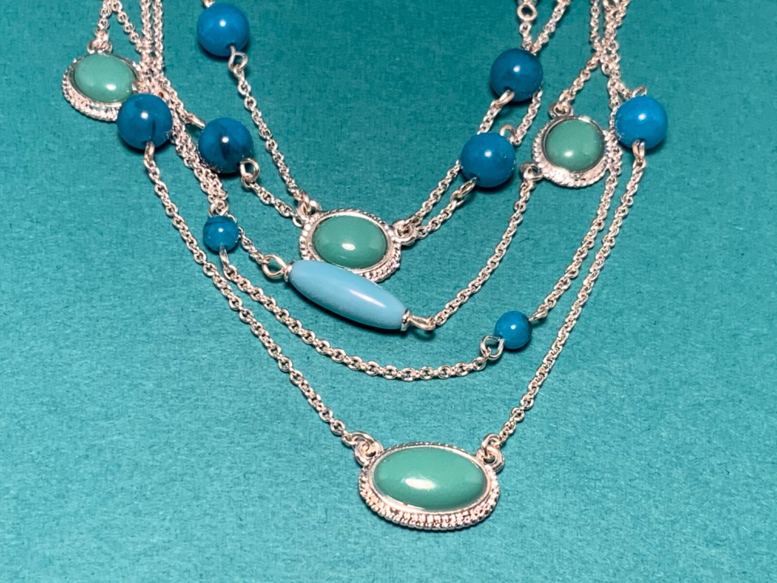 🌸 Ladies Silver 5 Strand Blue/ Blue Green Bead Necklace (N3) NWOT 🌸