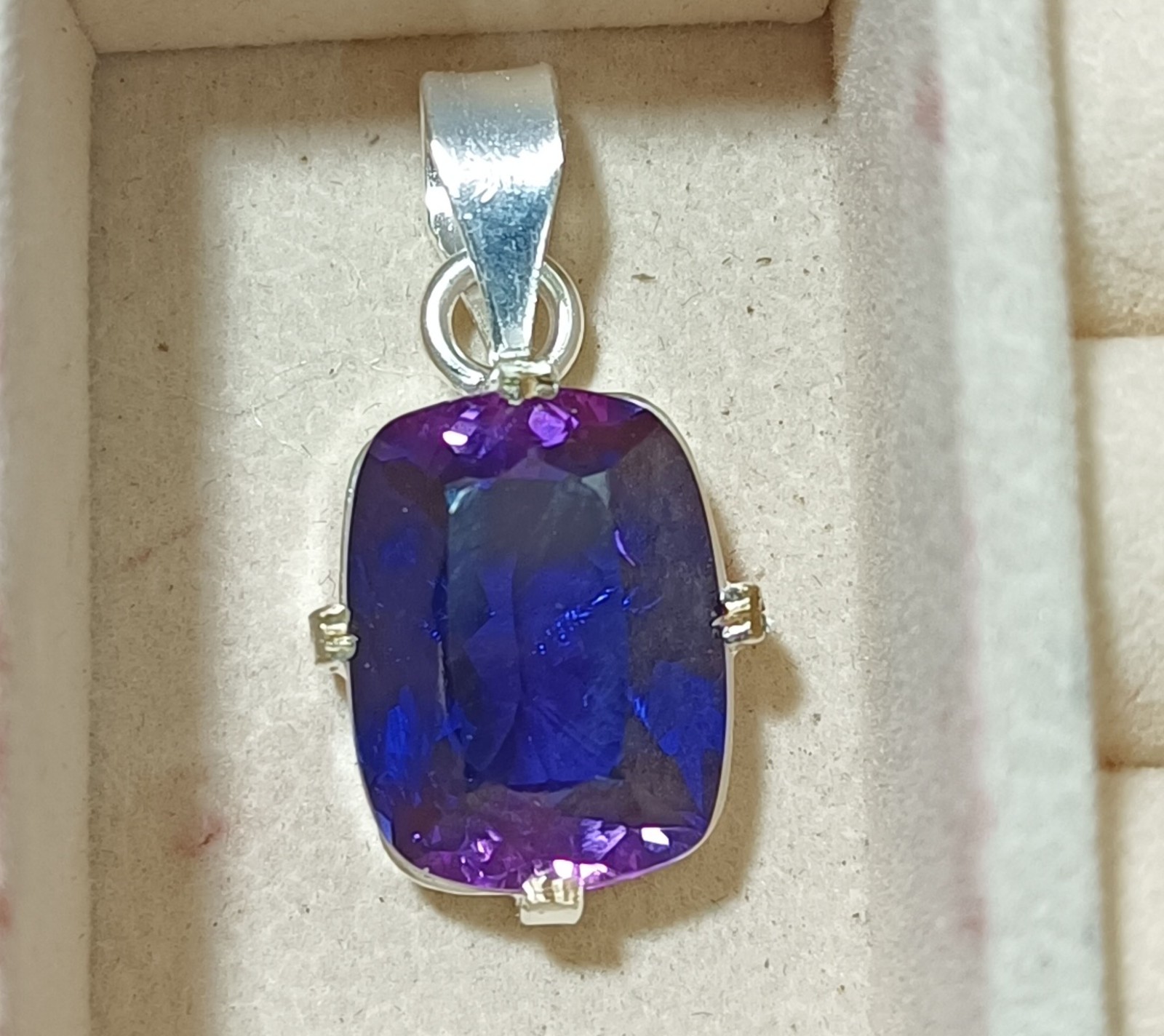 Natural 27.15 CT Color Change Alexandrite Certified Gemstone Pendant 925 Silver