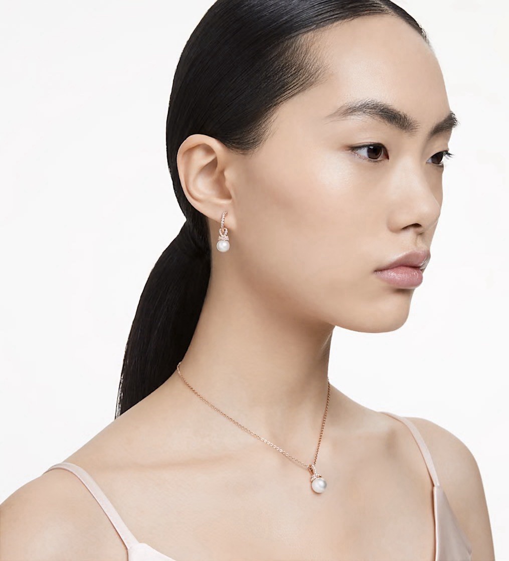 Originally setCrystal pearl, White, 18K rose gold finish