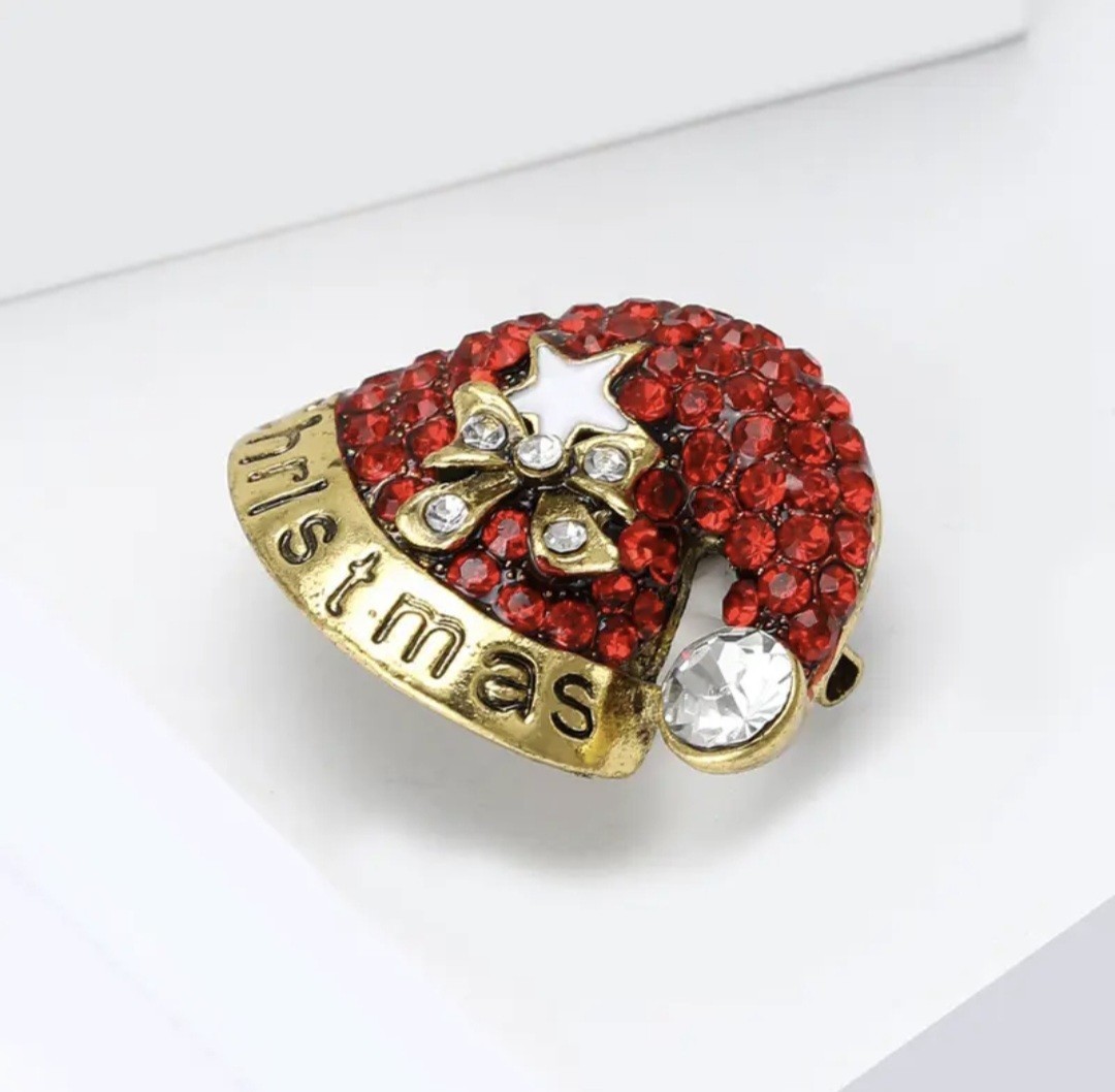 3D BETSEY JOHNSON CHRISTMAS CRYSTAL SANTA HAT STAR PENDANT NECKLACE BOX INCLUDED