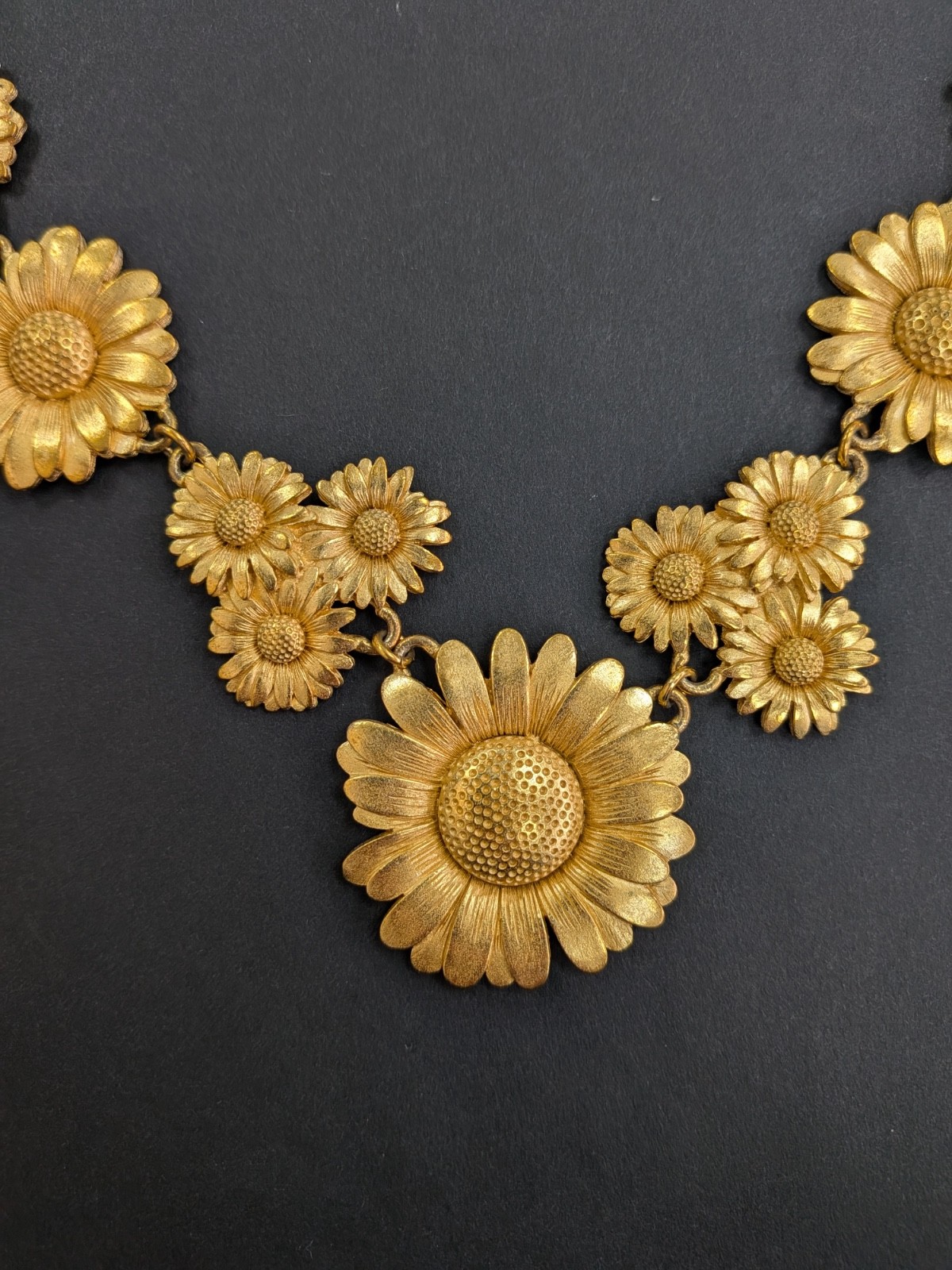 VINTAGE 1990’S? ESCADA FRENCH DESIGNER GOLD TONE ‘DAISY’ NECKLACE