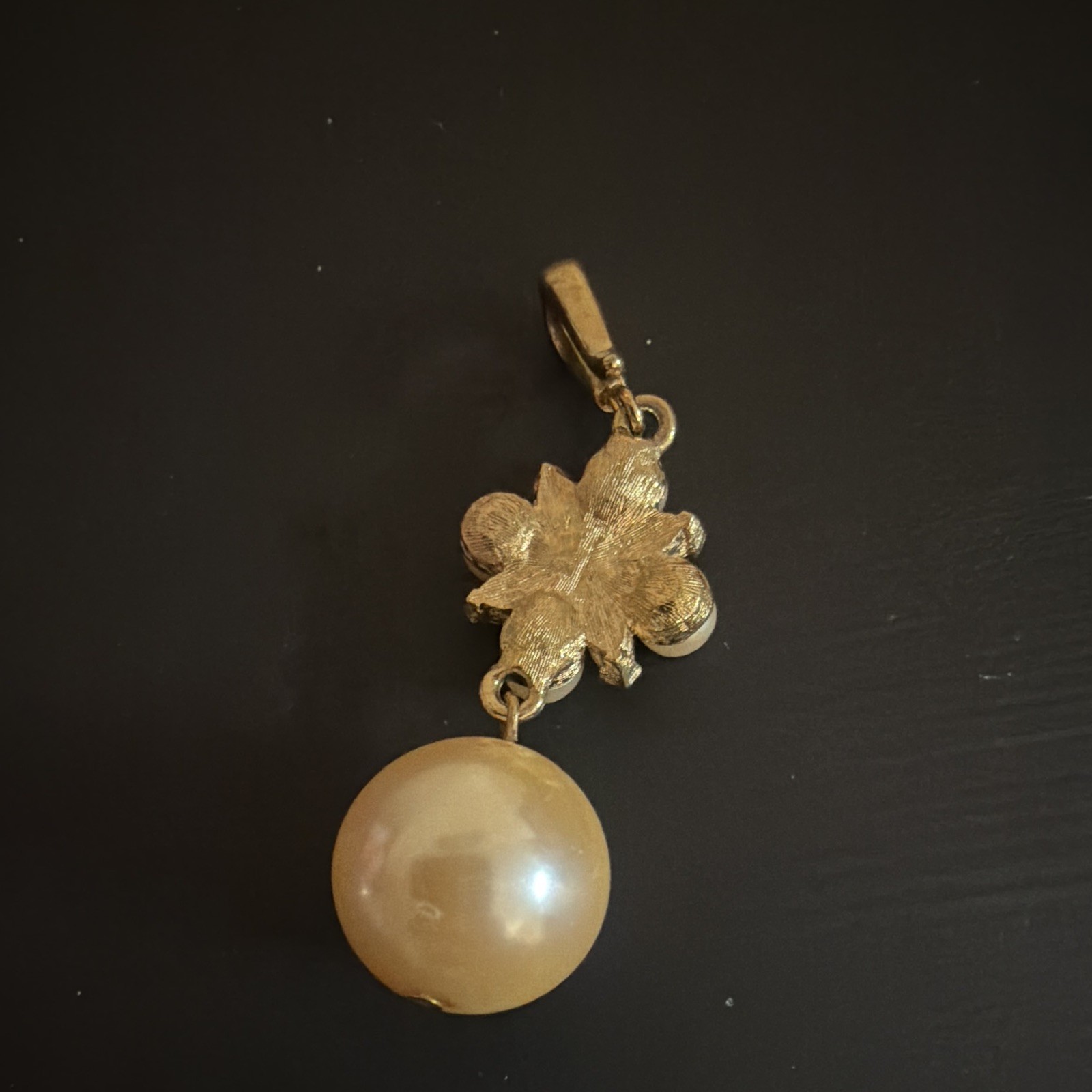 Gold Tone Faux Pearl & Crystal Rhinestone Flower Drop Pendant Charm