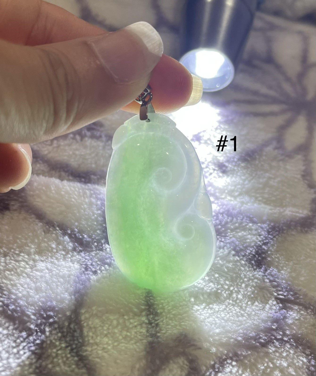 Jade real grade A -Ruyi pendant Drifting Green ( 糯化 如意） 丝绿